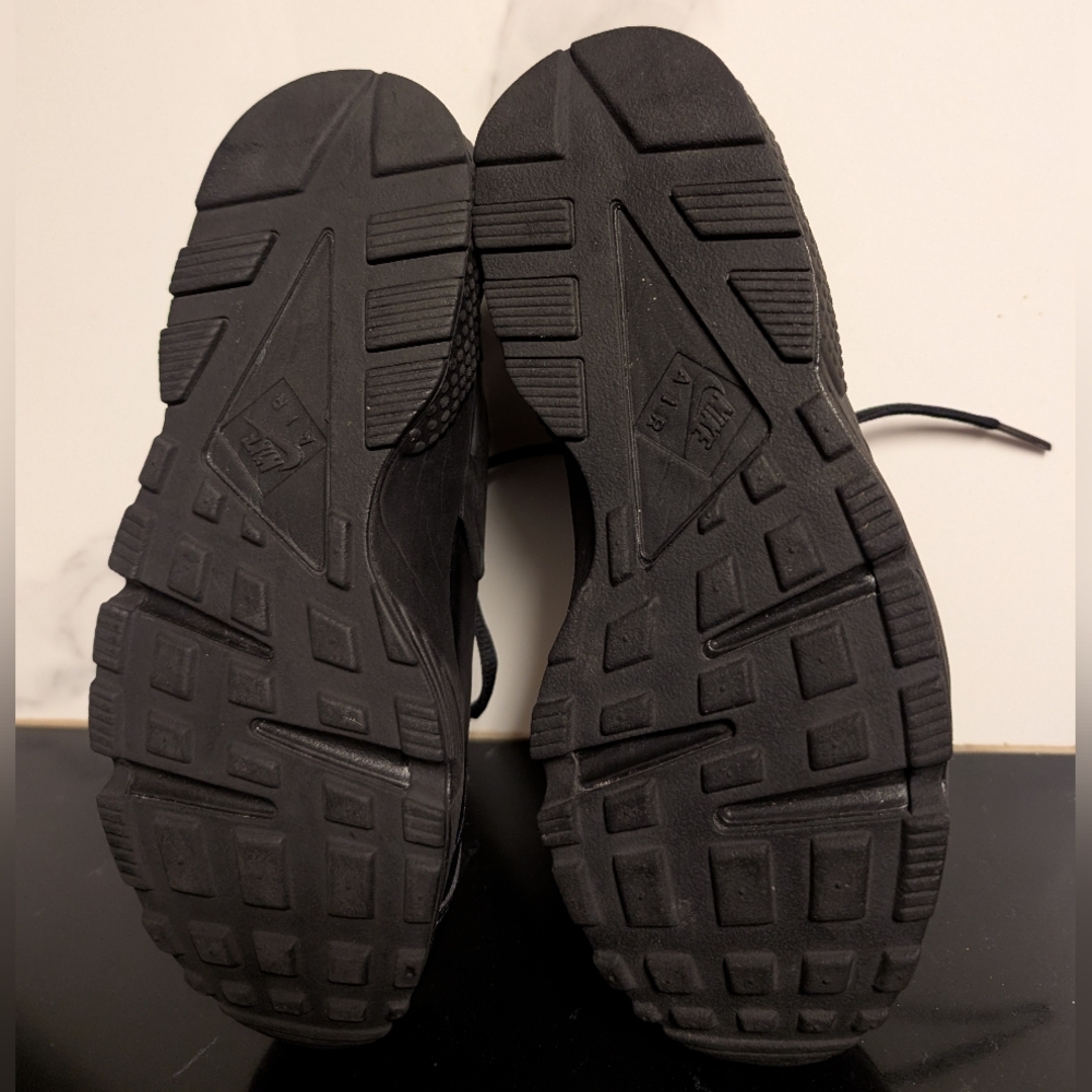 Nike Air Huarache Black Athletic Trainer Sneakers Wmn's Size 8  MSRP $160 - Picture 7 of 10